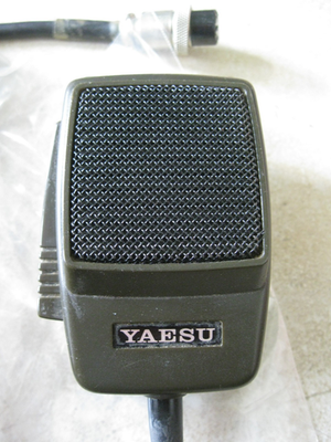 Yaesu MH-1B8 deluxe hand microphone Very Nice shape with Up/Down