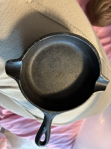 vintage Wagner Ware cast iron miniature skillet,