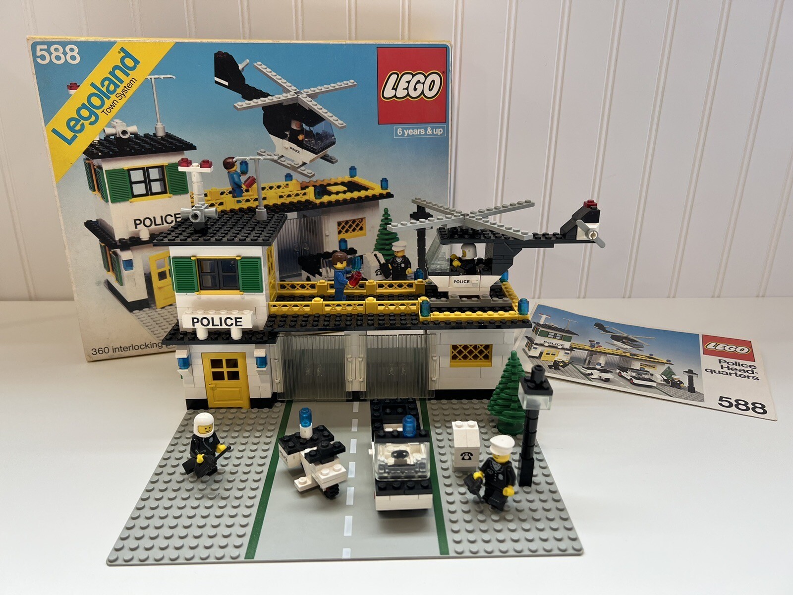 LEGO Town: Police Headquarters (588) Used - Complete Set w/Box &amp; Instructions