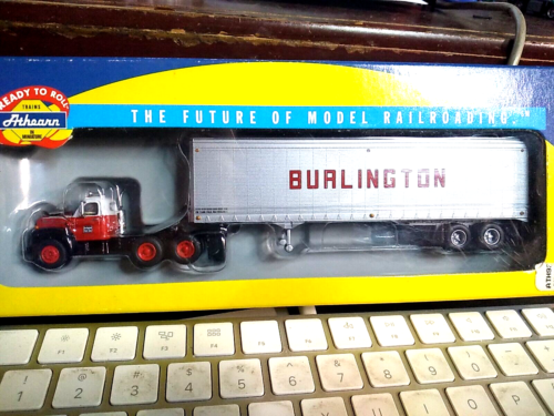 TRACTEUR RTR 1/87 HO ATHEARN MACK B AVEC REMORQUE BURLINGTON CAMION ROUGE CONSTRUIT SEMI - Photo 1 sur 10