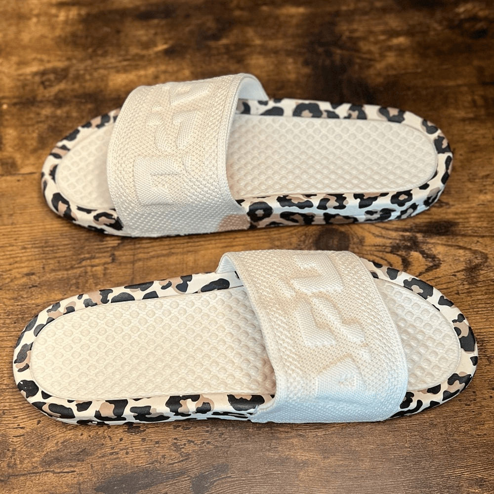 APL Big Logo Pergamena: Sandali slide leopardati taglia 11. Nuovo con scatola!