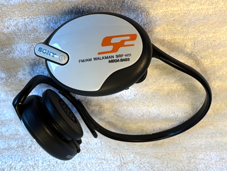 Sony SRF-H11 S2 Sports AM / FM Radio Walkman with Rear Reflector Headphones