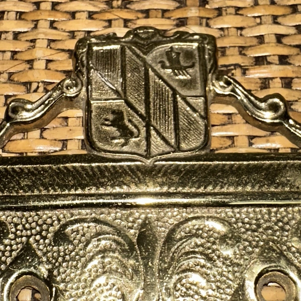 VTG Virginia Metalcrafters Brass Double Switch Plate Cover VM 2418 Ornate Crest - Image 3 of 4