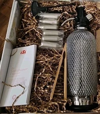 Portable Classic Soda Maker - 1 Quart Manual Sparkling Water Carbonation System