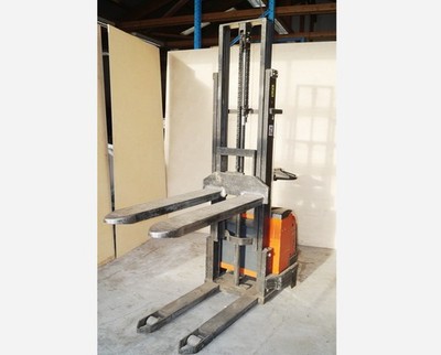 Elektro Hochhubwagen BT Ixion S12 1,2 t Hub 312 cm Stapler Deichselstapler