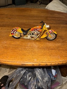 New-Ray 1:12 Scale Diecast Custom Bikes SS-43527 (2003)