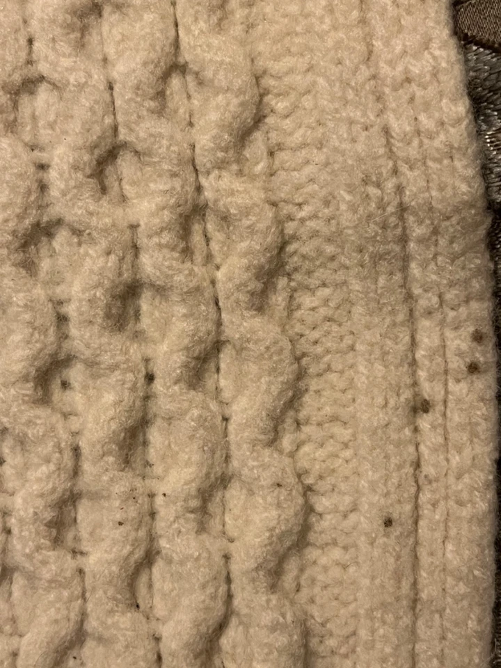 Manta de Lana Merino Nudo Trinidad Triquetra Artesanal Aran, Verde y Marfil, Irlanda Foto 3 de 4