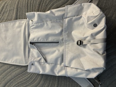 LULULEMON Ice Gray Silver Urbanite Backpack Large Baby  display picture 1