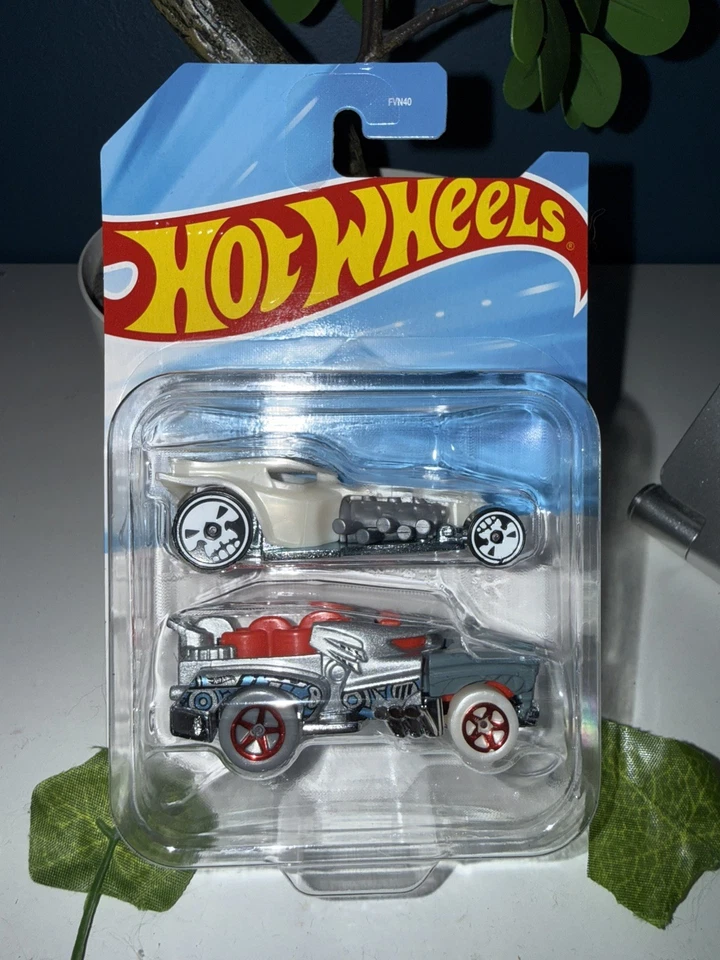 Hot Wheels voiture - CARS RETRO MATTEL JBK10-JA10 2 PIÈCES - stunt track - Photo 1/1