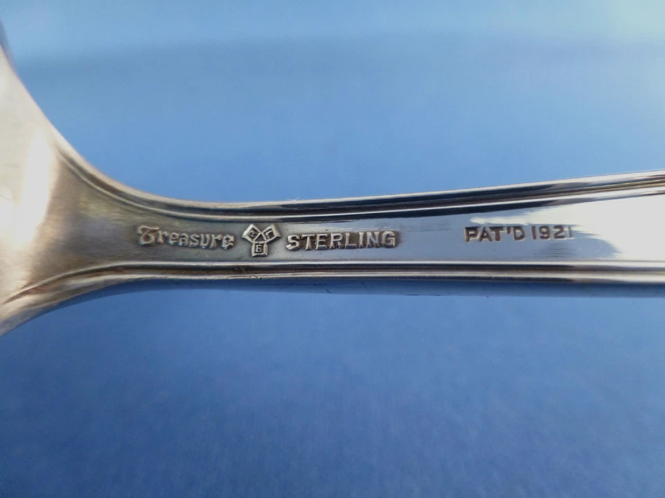 WILLIAM & MARY- LUNT STERLING SMALL CASSEROLE/BERRY SPOON-8"  - Image 2 of 2