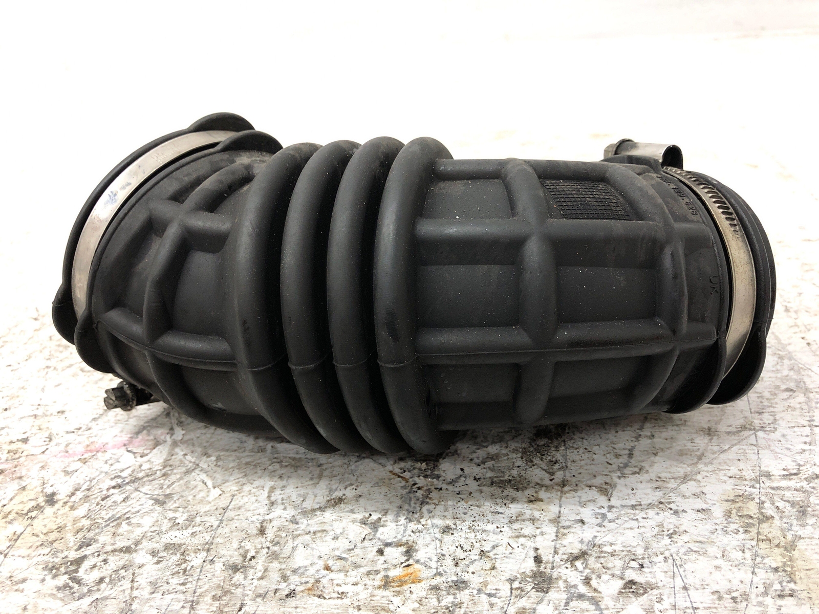 2016-2020 BENTLEY BENTAYGA OEM 6.0L W12 RIGHT AIR INTAKE SUCTION HOSE 36A129628