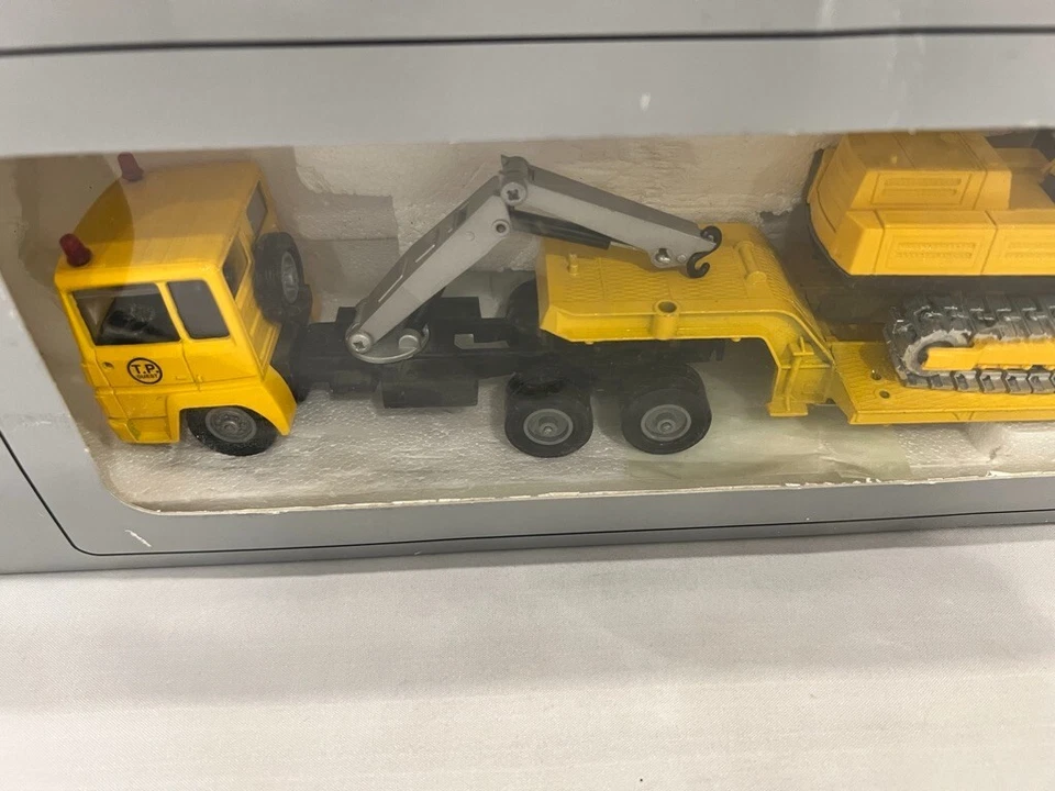 Verem (Solido) Renault R-390 W/ Excavator 1/43 Rare made In France 1980's - Image 4 of 4