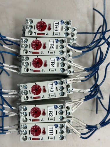 1x Allen-Bradley 700-FSA4UU23 Ser B  High Performance Timing Relay