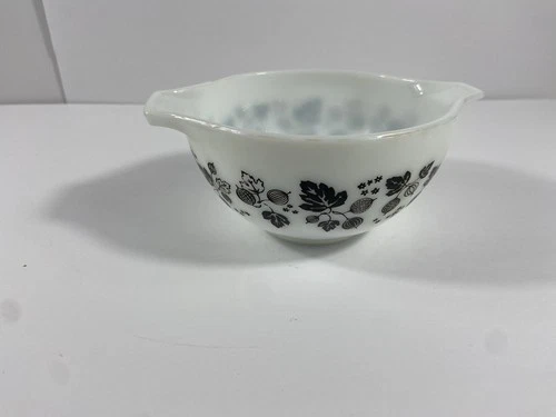 Vintage PYREX BLACK & WHITE GOOSBERRY Cinderella Mixing Bowl #441 - 1 1/2 Pints