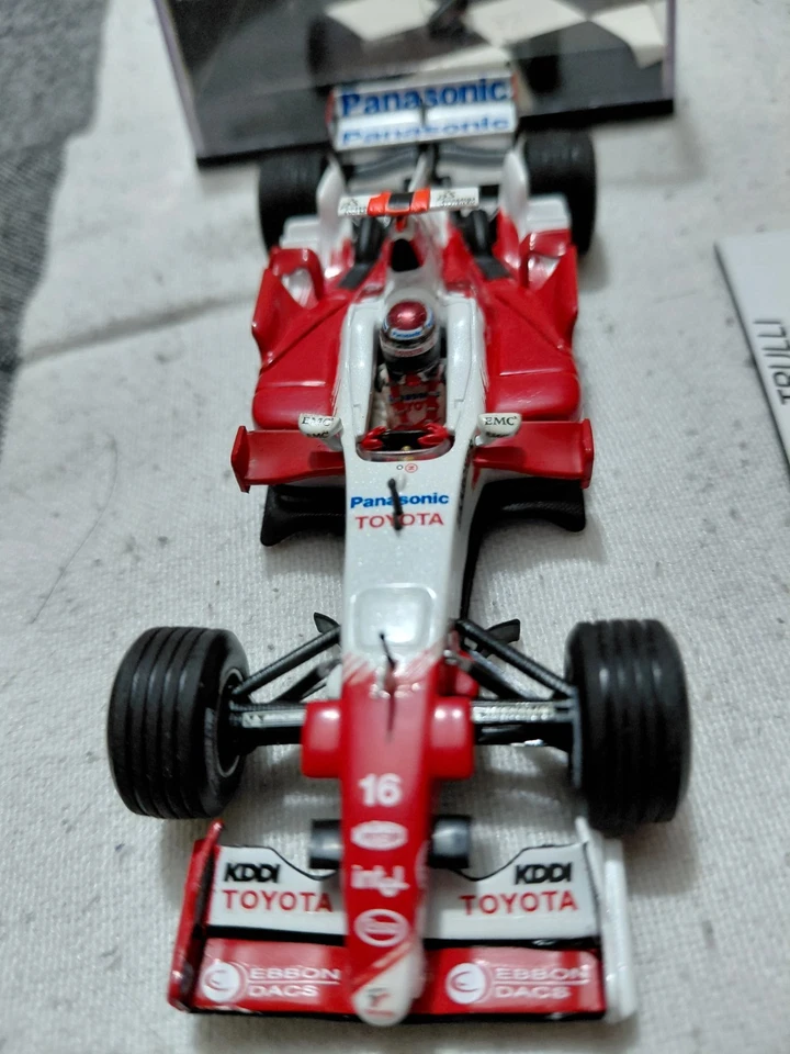 Formula 1 Jarno Trulli Toyota TF105 2005 1:43 Minichamps - Immagine 3 di 3