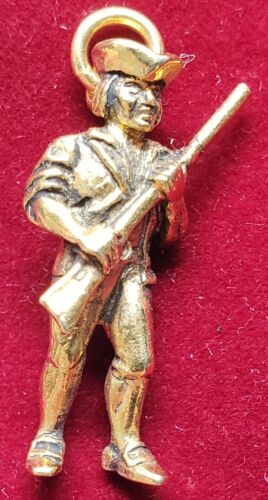 VINTAGE SOLDIER CHARM GOLD PLATED NECKLACE OR BRACELET CHARM FOB - 第 1/3 張圖片