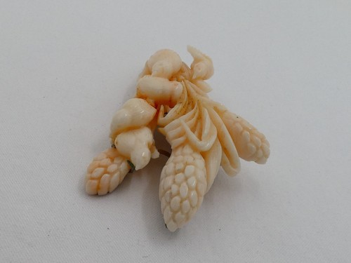 Antique Intricate Carved Large Angel Skin Coral Brooch XB-13 - Picture 6 of 8