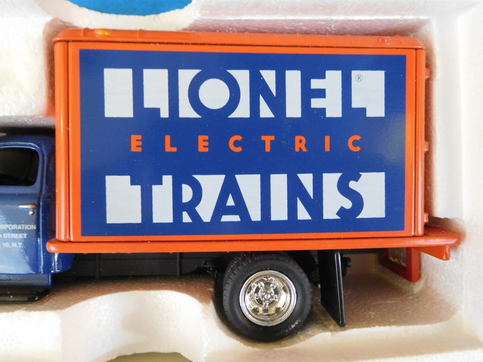 Eastwood Automobilia Transportation Collectables 1951 Ford F6 1/34