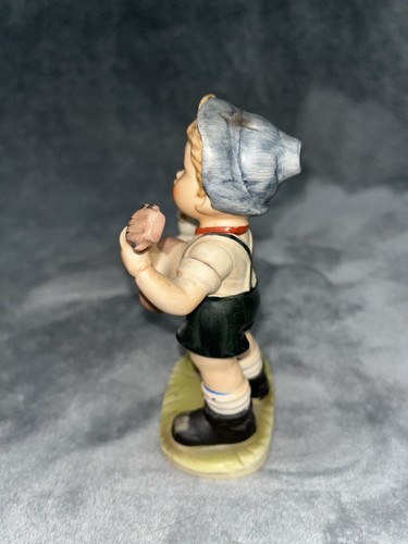 VINTAGE BOY PLAYING BANJO 6 INCH FIGURINE CRACKED - Picture 4 of 7