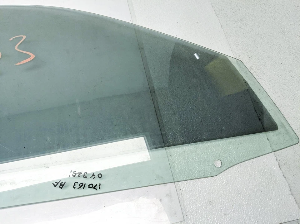 2001-2005 Bmw 325I передняя пассажирская правая дверь стекло 51-33-8-196-026 - Изображение 2 из 4