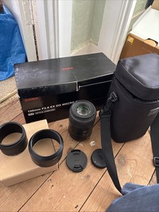 Sigma 105mm f2.8 EX DG OS Macro lens Boxed Nikon Mount