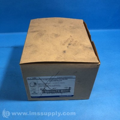 Thomas &; Betts 1454 Box of 50 1-1/4'' Knockout Plug 1351