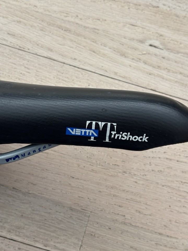 Selle Vetta Transverse AT Trishock Vintage - Rouge, Broderie Fil épine - Pour Vélo Route/VTT