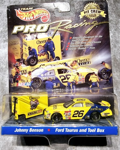 Hot Wheels Pro Racing Pit Crew Johnny Benson #26 Cheerios Ford Taurus 1998 - New