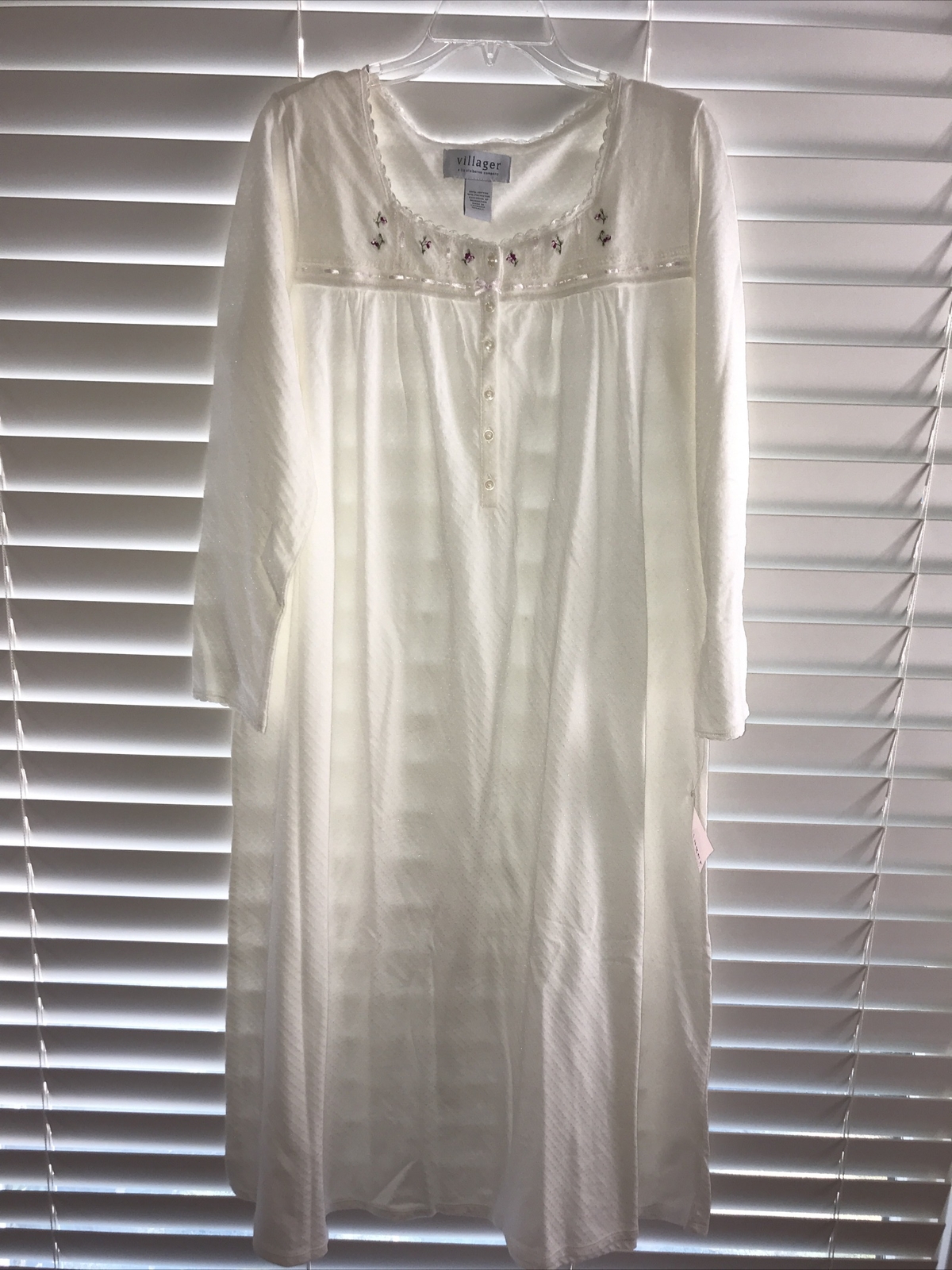 Liz Claiborne Villager Ivory Embroidered Flowers Nightgown Size Small | eBay
