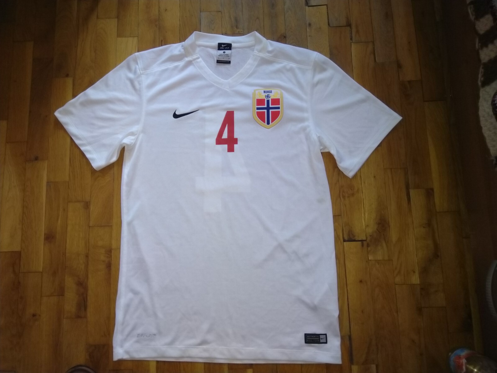 Norway Away football shirt 2015 - 2016 Nike #4 S. Strandberg excellent size S