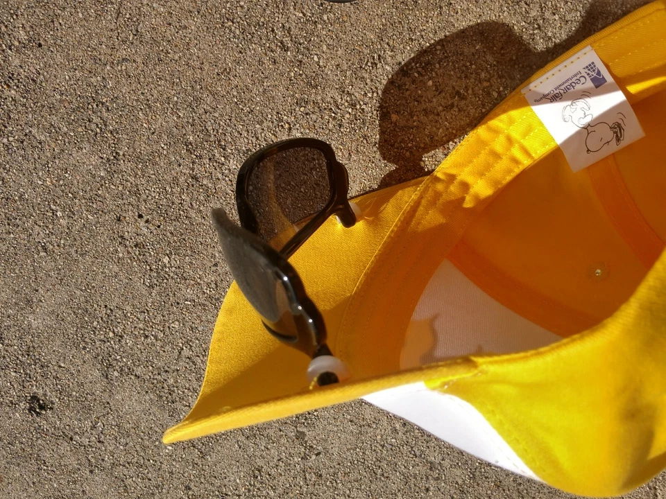 Gorra de béisbol y gafas de sol ajustables amarillas/blancas Peanuts Woodstock talla infantil Foto 2 de 4