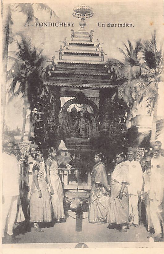 India PUDUCHERRY Pondichéry Women in front of an Hindu cart