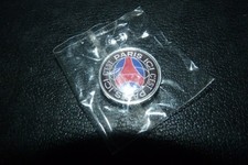 NEUF! Pin's ICI C'EST PARIS (football JO Jeux Olympiques Mascotte PSG)