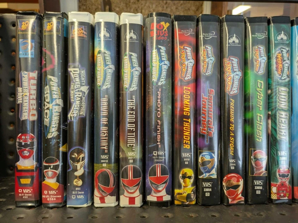 Lot of 49 Different MIGHTY MORPHIN POWER RANGERS VHS Tapes Foto 2 de 4