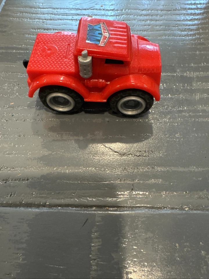 Max Tow Truck Mini Red SUV Hauler Climbs Steel Surfaces Pulls25xGreat Condition - Image 2 of 4