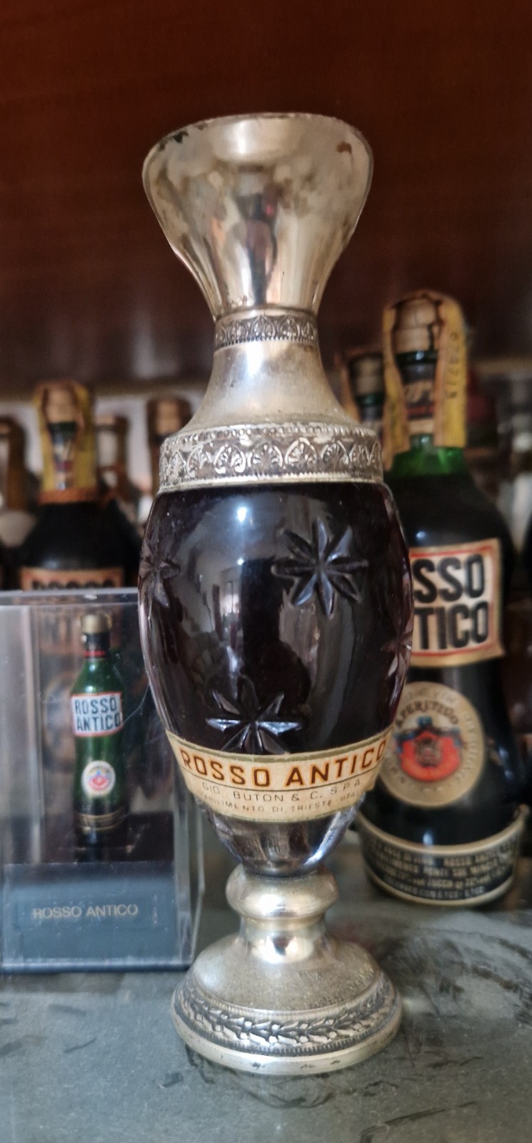 Caraffa ROSSO ANTICO Gio. Buton – Vintage – Anfora in Vetro Decorato