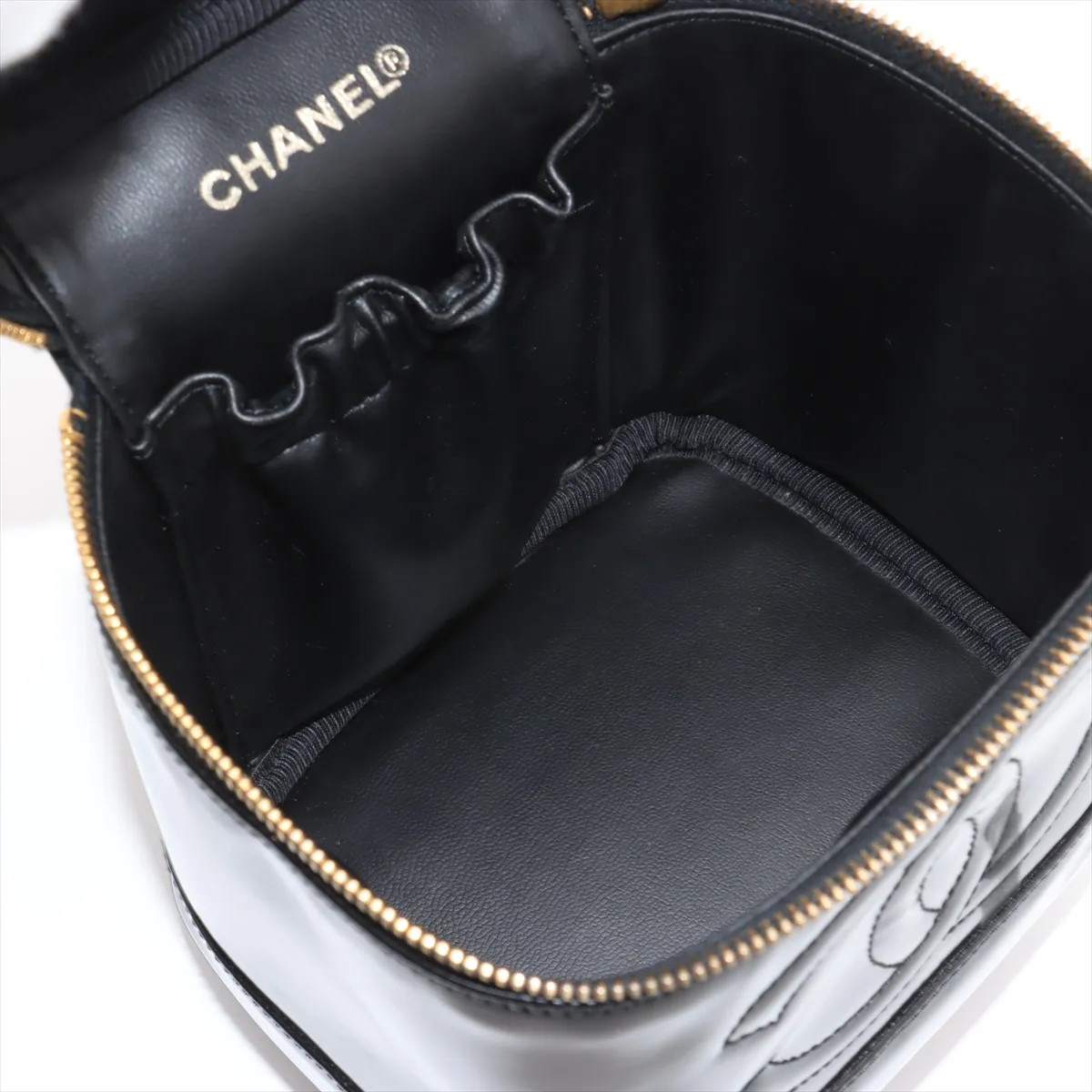 Chanel Coco Mark Patent Leather Vanity bag Black Gold Metal Fittings A01998 thumbnail 7