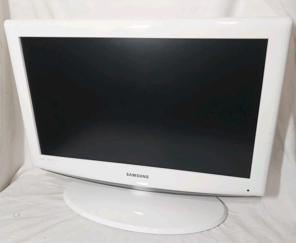 Samsung LN-T2354H 23" 720p LCD Television RGB/RCA/S-VIDEO/HDMI & Remote Clean  - Image 3 of 4
