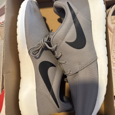 Nike Men's Roshe One Shoe, Light Taupe/Sail/Black, Size 8