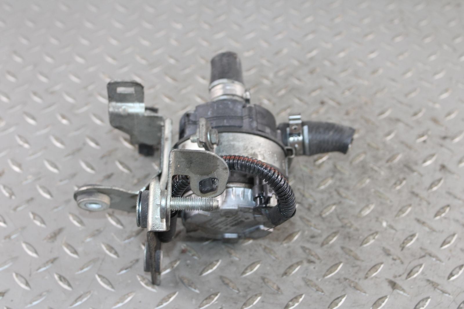 14-19 Ghibli Auxiliary Aux Coolant Water Pump 3.0L Engine Assy Factory OEM OE OE