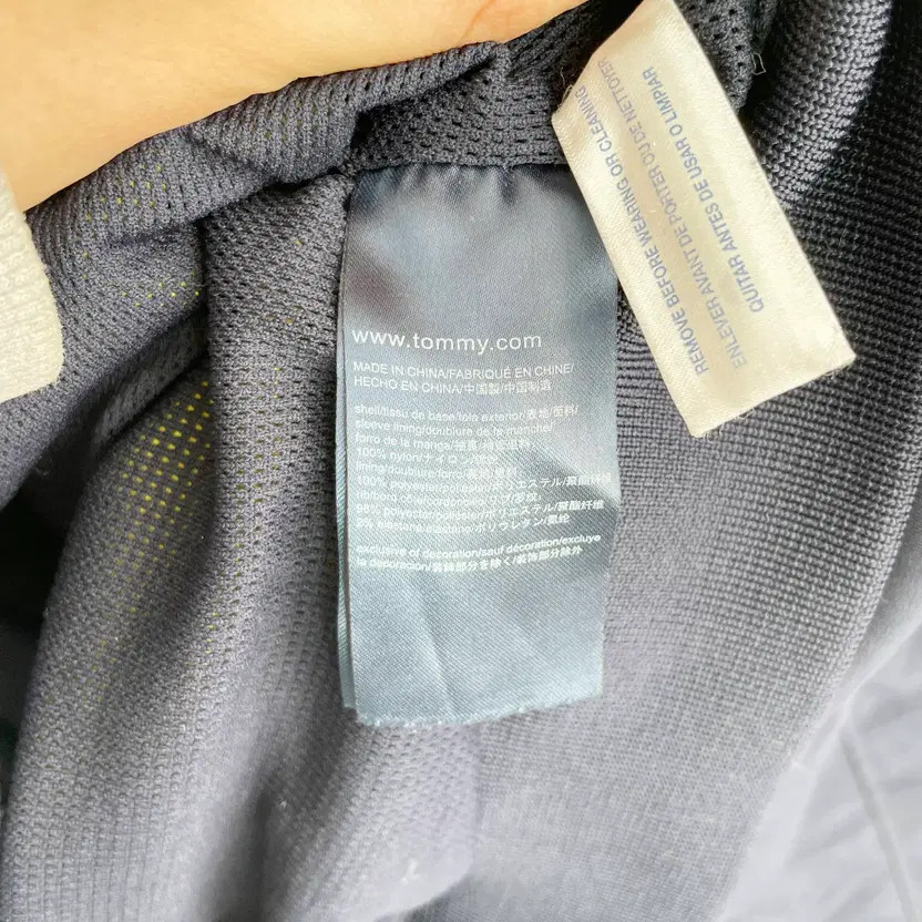 A2 Tommy Hilfiger Windbreaker Jacket Men Size 100-103 thumbnail 3