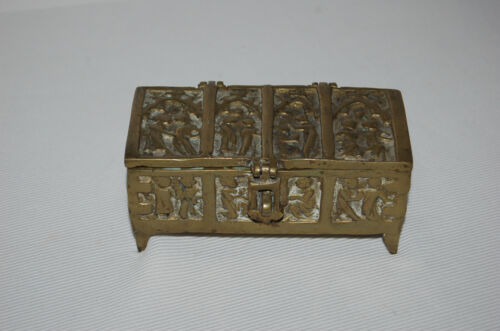 Ancien coffret style gothique en bronze  boîte doré motifs :personnages - Photo 1/4