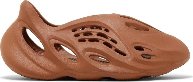 Yeezy Foam Runner rosso argilla taglia 13