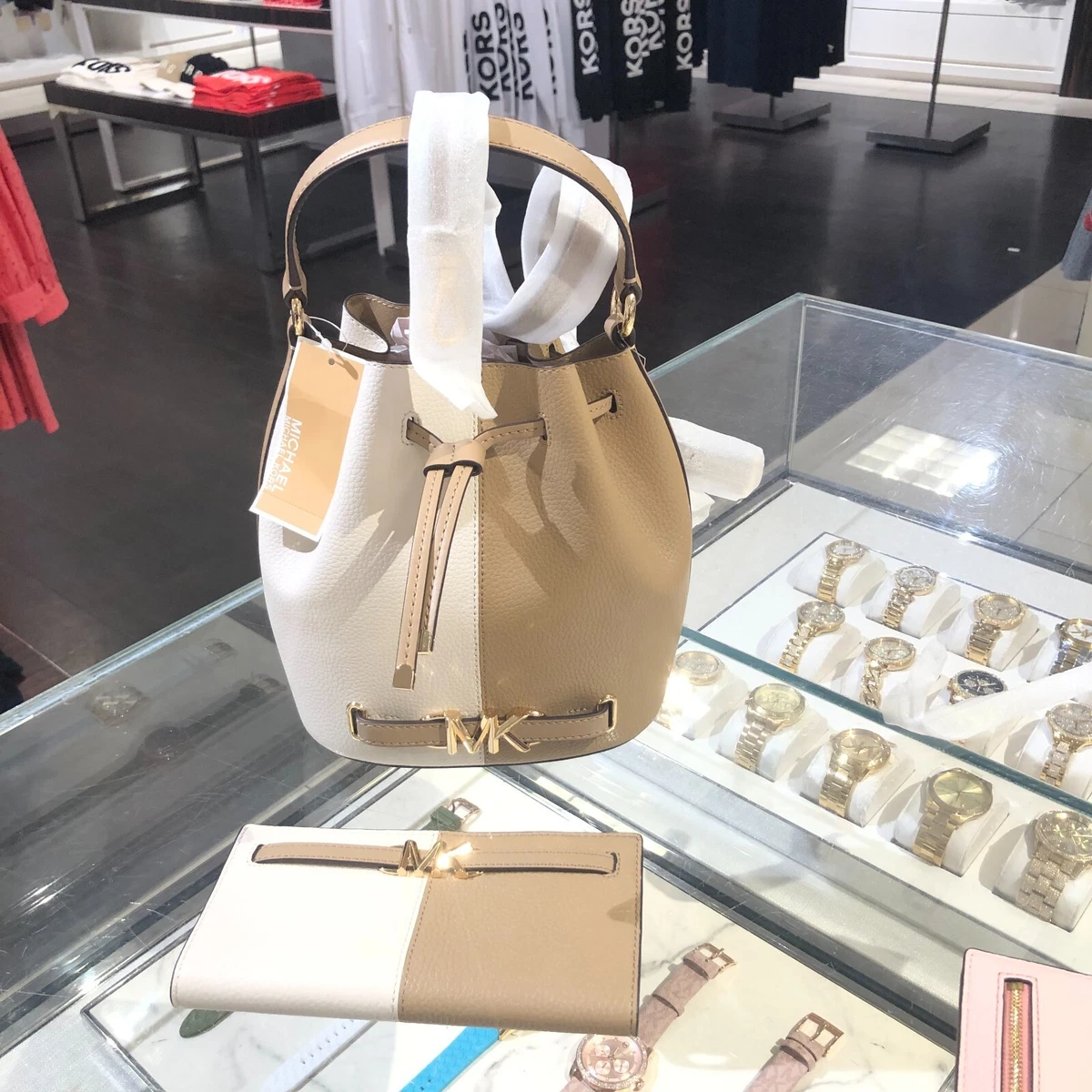 Michael kors miranda bucket bag hotsell