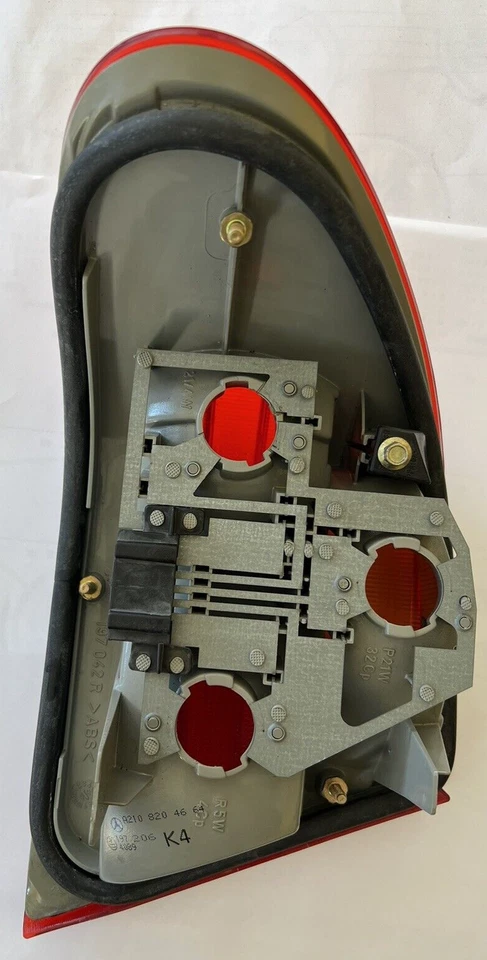 Luz trasera derecha lente mercedes-benz e300 e320 e420 e430 e55 a2108204664 Foto 4 de 4