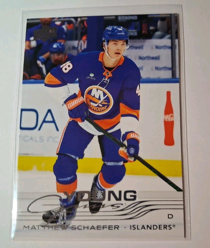 2025-26 Upper Deck Series 2 Young Guns Matthew Schaefer #451 Rookie RC