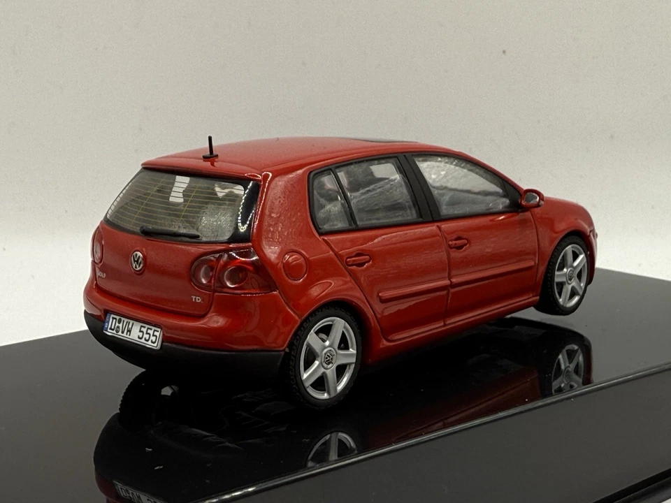 Volkswagen Golf 5 5 Portes 1/43 AutoArt - Photo 2/3