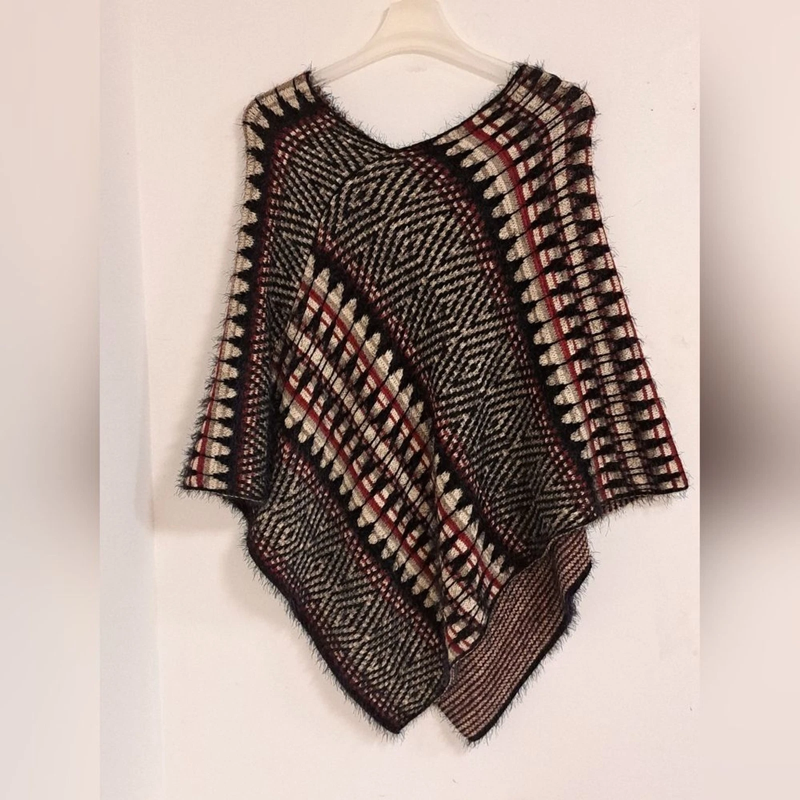 Cozy Warm Eyelash Knit Chic Black and Red Patterned Pullover Misses Poncho
