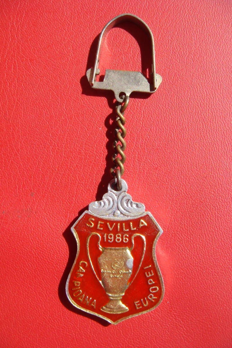 RARE Romania Football key chain Steaua BUCURESTI SEVILLA 1986 EUROPEAN  CHAMPION