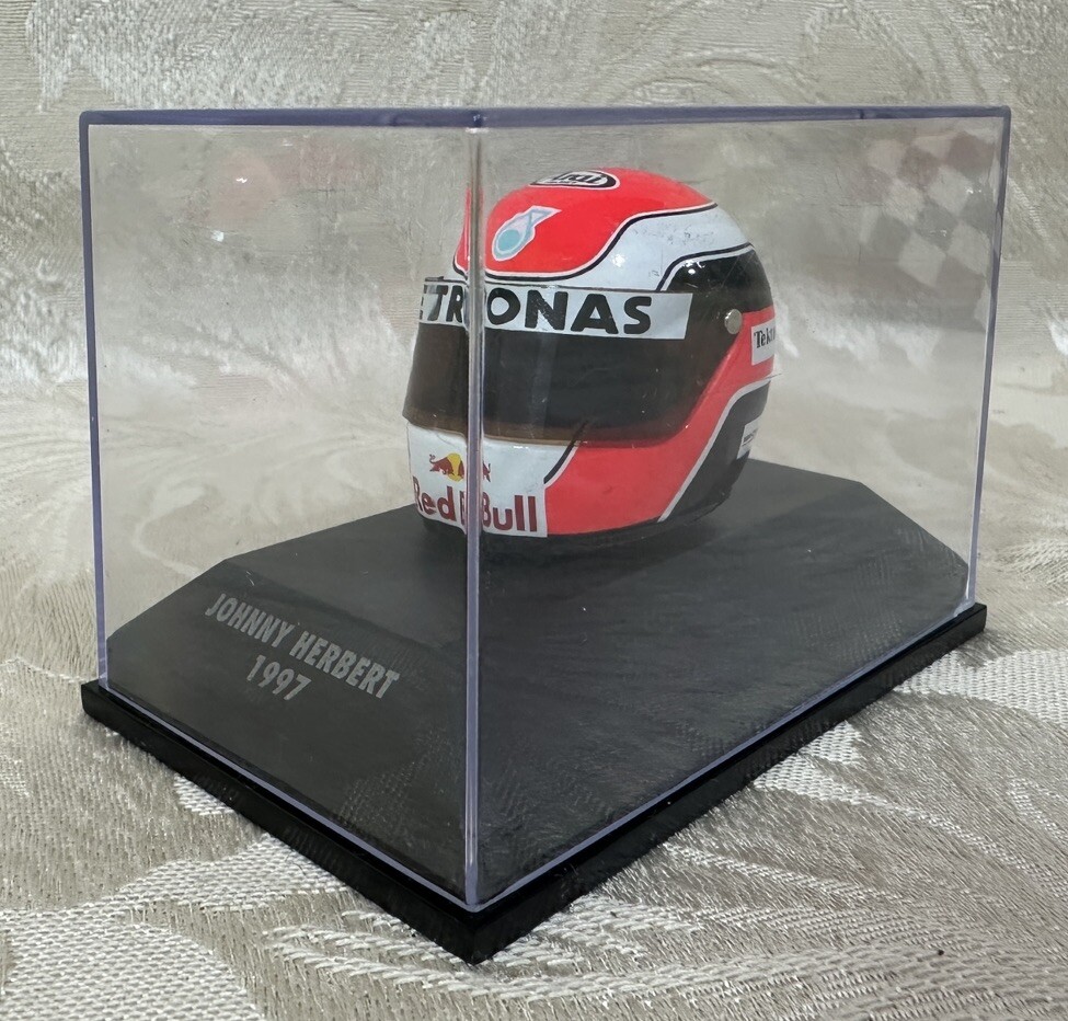Minichamps 1/8 Scale Miniature Helmet - Johnny Herbert Arai - 1997 - w/ Sleeve